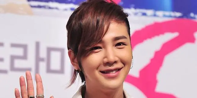 Rilis Sehari, Album Jepang Jang Geun Suk Puncaki Chart Oricon