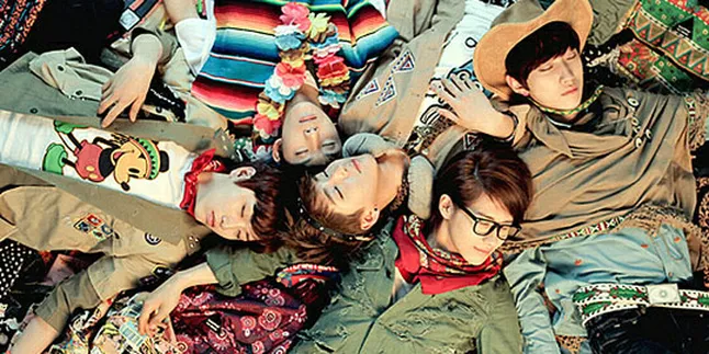 B1A4 Kunjungi Ibu Fans Yang Tengah Sakit Kanker