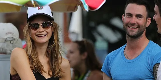 Baru Putus, Adam Levine Sudah Punya Pacar Baru!