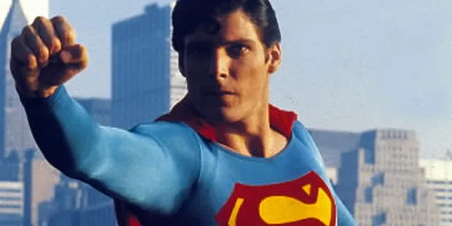 Kostum 'SUPERMAN' Dilelang Hingga 700 Juta