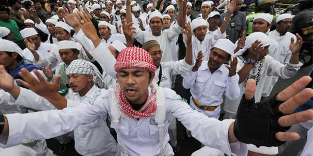 Syukuran FPI Pasca Gagalnya Konser Lady Gaga Syukuran FPI Pasca Gagalnya Konser Lady Gaga
