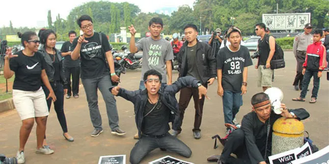 Aksi Damai Little Monster, Hadiah Untuk SBY