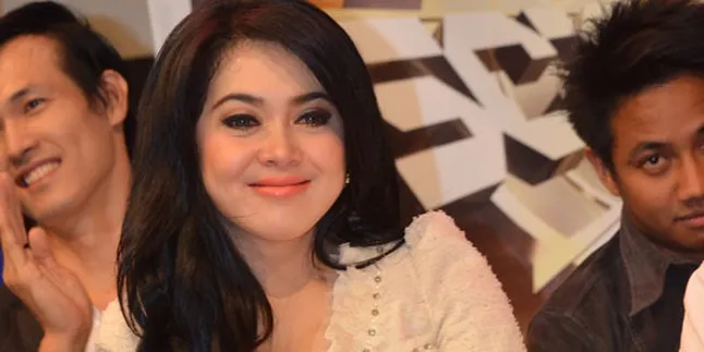 Iwan Winarto, Cowok Yang Dicium Syahrini di Foto