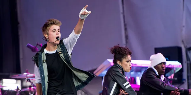 Ini Dia Selebritis Hollywood Yang Pernah Menyerang Paparazzi