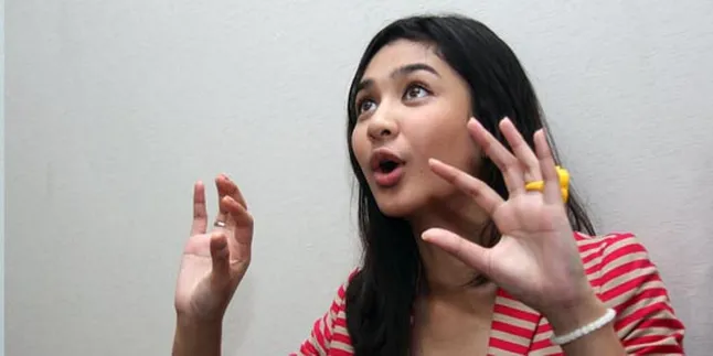 Antara Mikha dan Keluarga