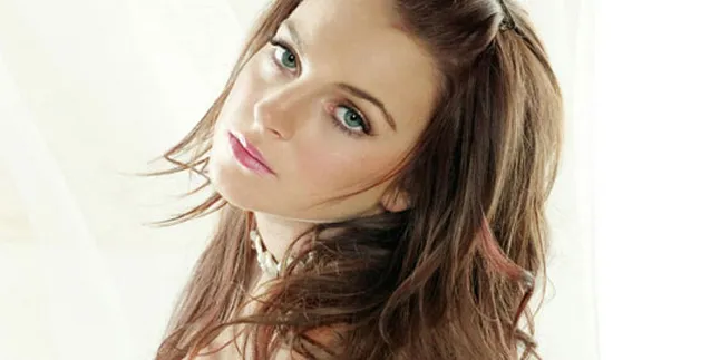 Asyik Syuting, Dada Lindsay Lohan Kelihatan! Asyik Syuting, Dada Lindsay Lohan Kelihatan!