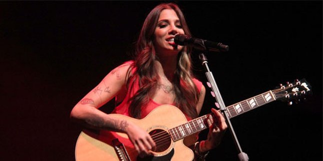 Christina Perri Raih Sukses di Konser Perdana