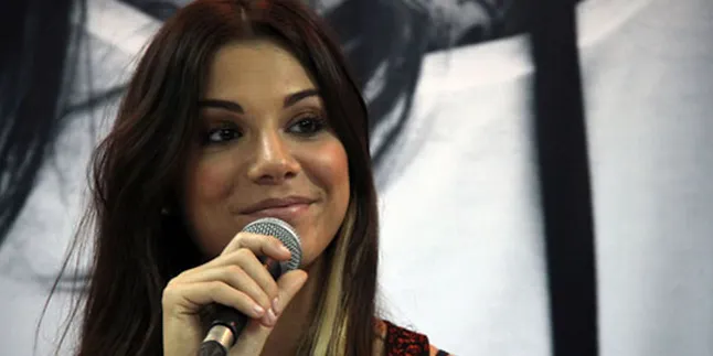 Gading Marten Pamer Foto Bareng Christina Perri