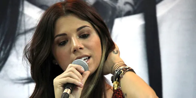 Christina Perri Blak-Blakan Tentang Lagu Ciptaannya