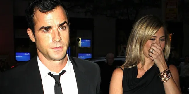 Dikabarkan Putus, Jennifer Aniston Pamer Ciuman