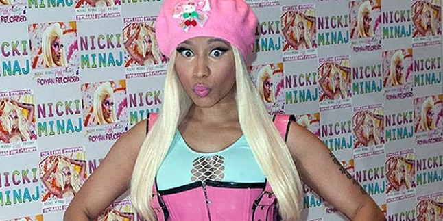 Wow, Nicki Minaj Posting Foto Merokok Ganja di Twitter