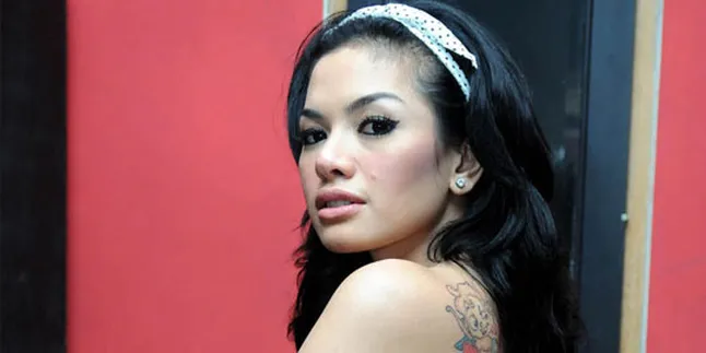 Nikita Mirzani: Dewi Perssik Harusnya Malu