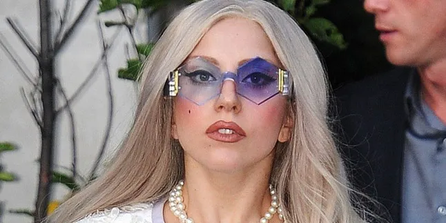 Terus Diprotes, Lady Gaga Akhirnya Menangis