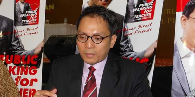 Charles Bonar Sirait Bikin Buku Untuk Guru
