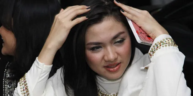 Almarhum Sang Ayah Ingin Lihat Vicky Shu Menikah