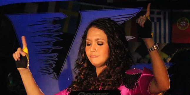 Maia Estianty 'Goyang' Clubbers Selama 30 Menit