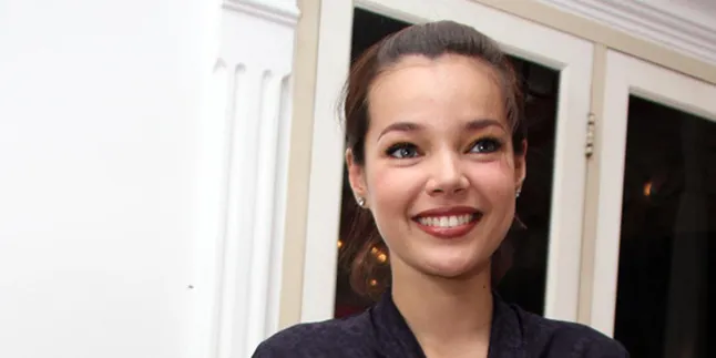 Kolaborasi Dengan Monday Michiru, Dewi Sandra Akui Kesulitan