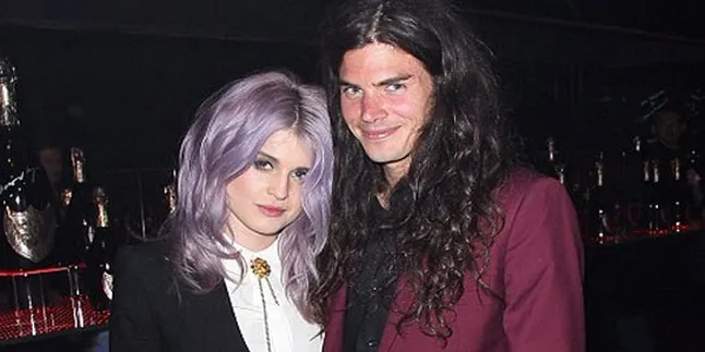 Punya Pacar Baru, Kelly Osbourne Pamer Foto Ciuman