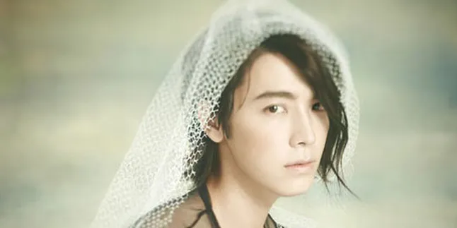 Lee Donghae Tampil Cantik di Foto Teaser 'SEXY, FREE & SINGLE'