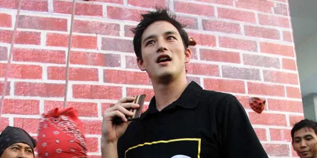 Mike Lewis Siap Jadi Kecoa-Man