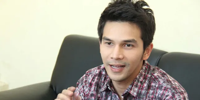 Buka Usaha Cuci Mobil, Jonathan Frizzy Didukung Calon Istri