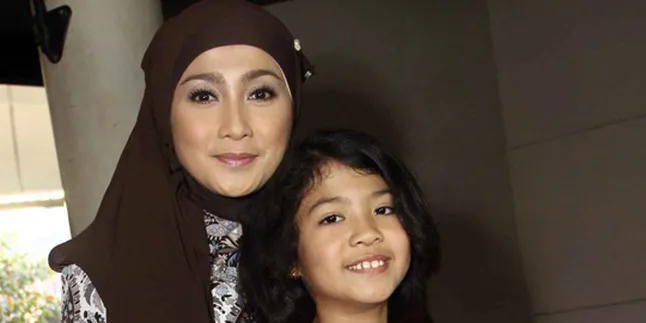 Mulai Redup, Desy Ratnasari Siap Orbitkan Sang Anak