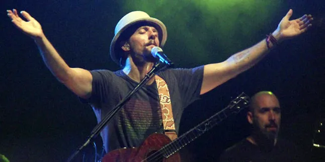 Seluruh Penonton Bernyanyi Rayakan Ultah Jason Mraz
