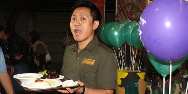 Bisnis Kuliner, Eko Patrio Semangat Layani Pelanggan Bisnis Kuliner, Eko Patrio Semangat Layani Pelanggan