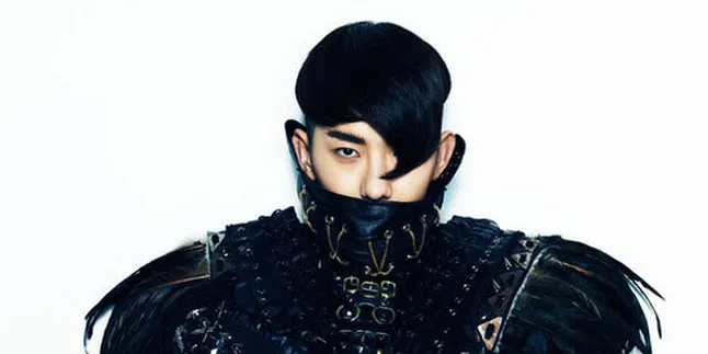 Comeback Stage Solo, Jo Kwon 2AM Pakai High Heels 19,5 cm