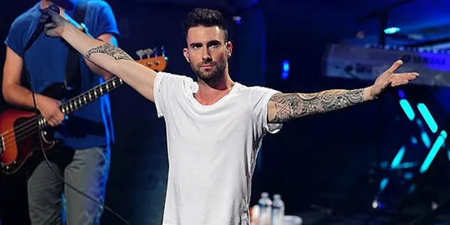 'One More Night', Adam Levine Jadi Petinju!