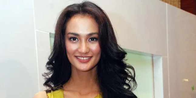 Atiqah Hasiholan Belajar Nyanyi Dari Kekasihnya