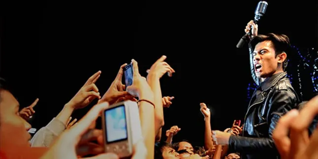 Fashion Sepak Bola dan Musik Rock Meriahkan PRJ 2012