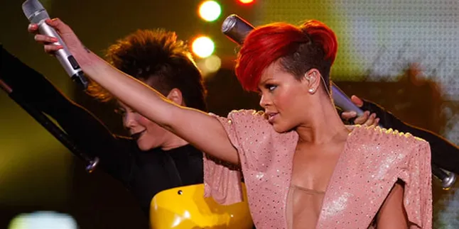 Rihanna Jual 20 Juta Karyanya di Inggris