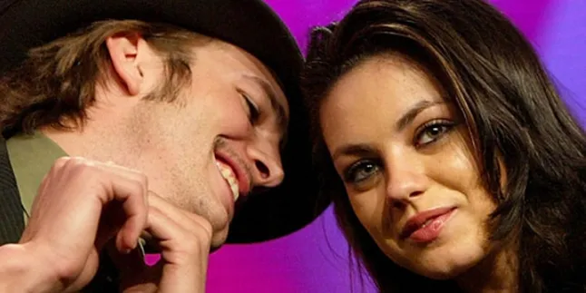 Ashton Kutcher - Mila Kunis Memang Pacaran, Tapi...