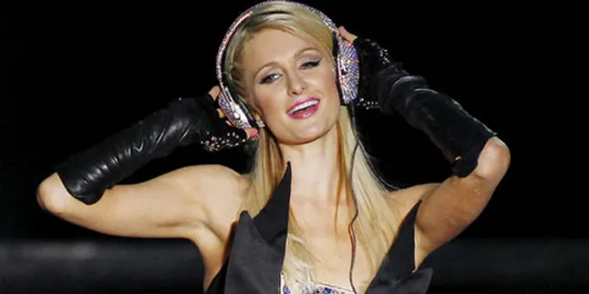 Jadi DJ, Paris Hilton Puas Bisa Kendalikan Pesta