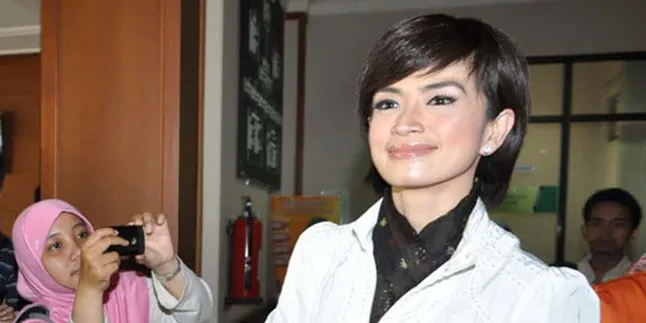 Yulia Rachman - Demian Tidak Saling Tegur di Persidangan