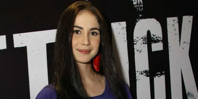 Pakai Baju Khas Batak, Arumi Bachsin Tak Merasa Ribet