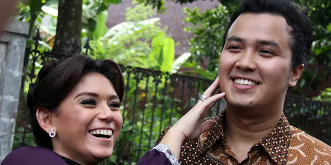 Suami Thalita Latief Belajar Ganti Popok