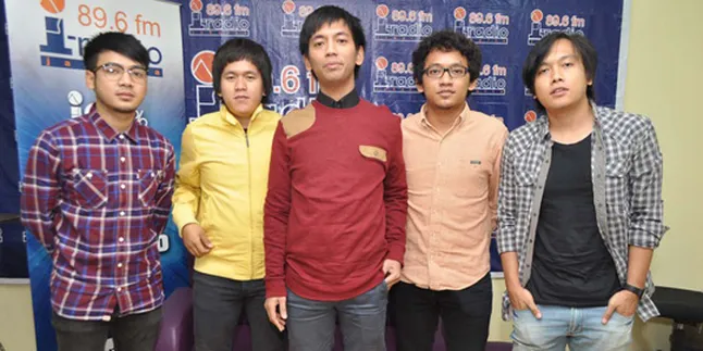 d Masiv Jajal Jadi Penyiar Radio