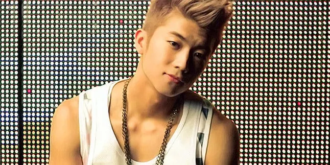 Poster Promo Debut Solo Wooyoung 2PM Hiasi Seoul
