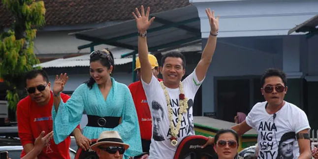 Pulang Mantu, Anang dan Ashanty Diarak Ribuan Warga Jember Pulang Mantu, Anang dan Ashanty Diarak Ribuan Warga Jember