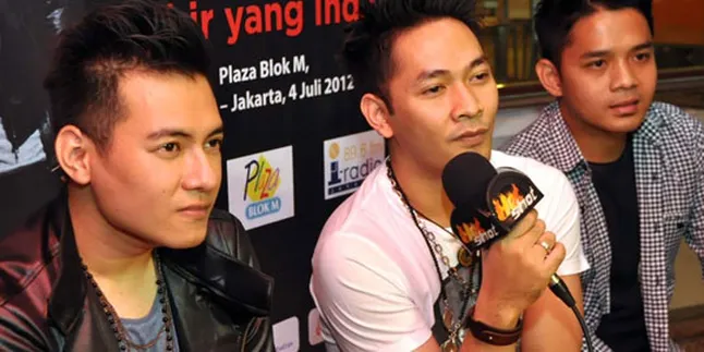 Uki Peterpan 'Selingkuh' Dengan Astoria