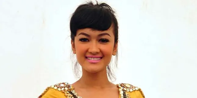 Julia Perez Gatal-Gatal Setiap Malam Jumat?