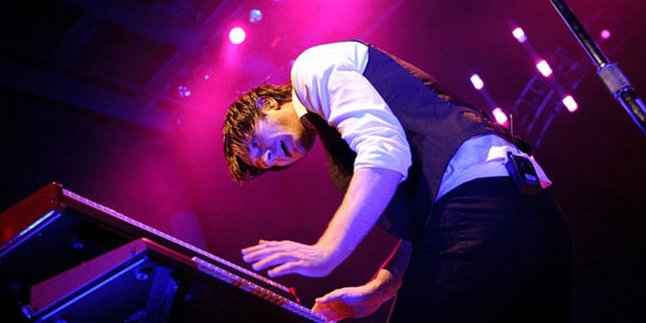 November 2012, Owl City Kembali Gelar Konser di Indonesia