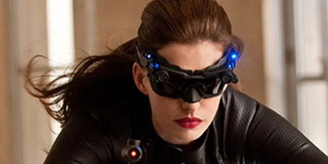 Usaha Anne Hathaway Perankan Catwoman Terbaru
