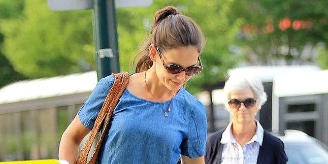 Lepas Dari Tom Cruise, Katie Holmes Peluk Katolik Lagi