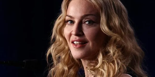 Gara-Gara Swastika, Madonna Digiring ke Meja Hijau Gara-Gara Swastika, Madonna Digiring ke Meja Hijau