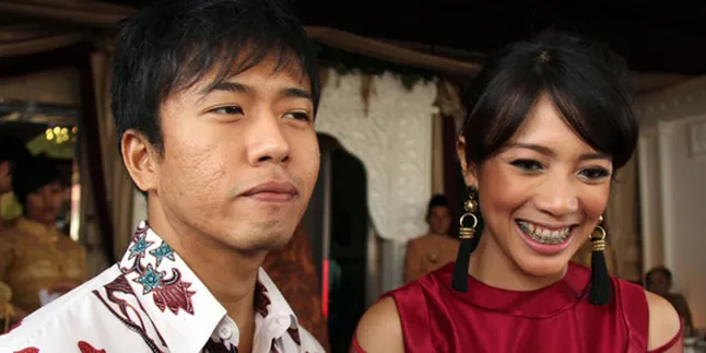 Dea Ananda 'Manfaatkan' Suami? Dea Ananda 'Manfaatkan' Suami?