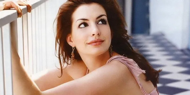 Jika Si Cantik Anne Hathaway Berubah Jadi Culun