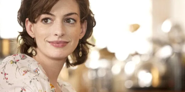 Anne Hathaway Hamil Anak Pertama?